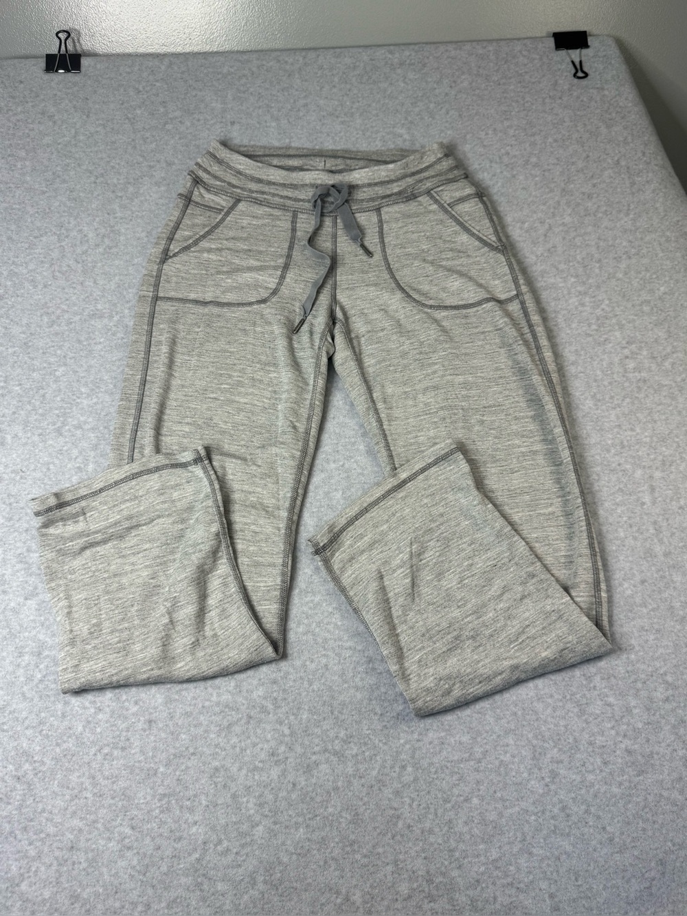 Athleta Cozy SoHo Light Gray Knit Drawstring Curved Pocket Sweatpants Small